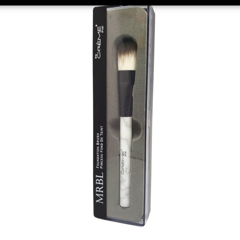 The Creme Shop Foundation & Eyeshadow Brushes and 2 Macaron Beauty Blender Set - Picture 5 of 7